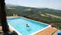Il piacere di un bagno rinfrescante con vista sulla Valdorcia